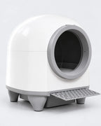Litière automatique XXL 90 L fermée, grand dôme blanc sur pieds gris, visuel